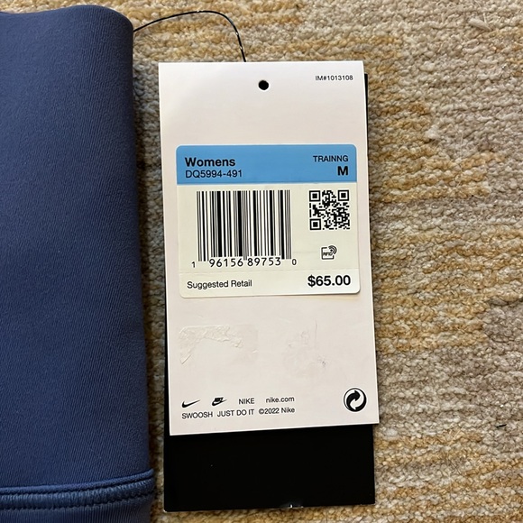 NWT Nike Afinia 8” training shorts Medium blue- high rise, medium support - Picture 2 of 5